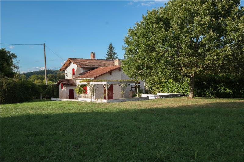 Maison - 4 pièces - 105 m² - SARRAZAC (46)