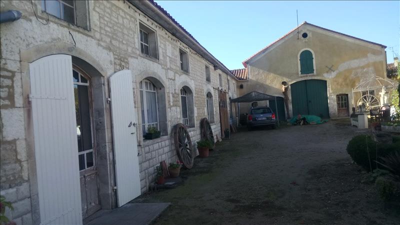 Maison - 7 pièces - 215 m² - ROUILLAC (16)