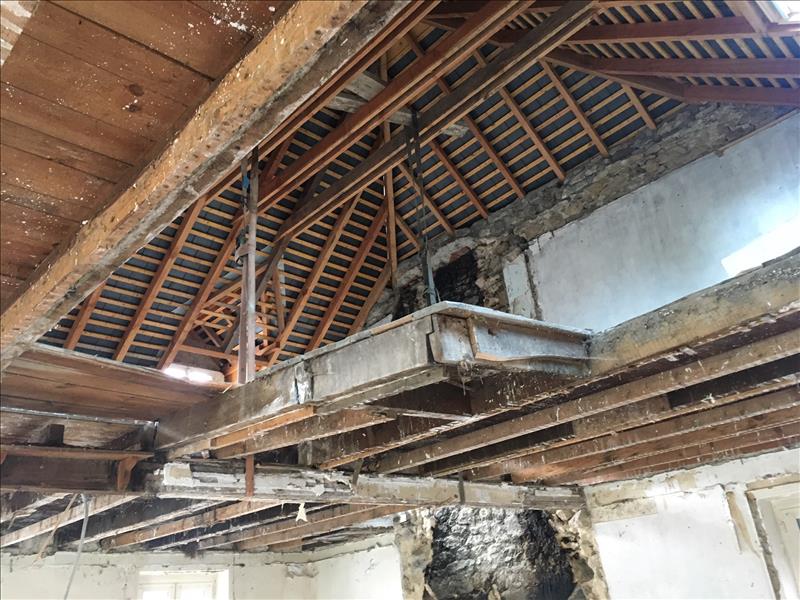 Maison - 1 pièce - 70 m² - EYREIN (19)