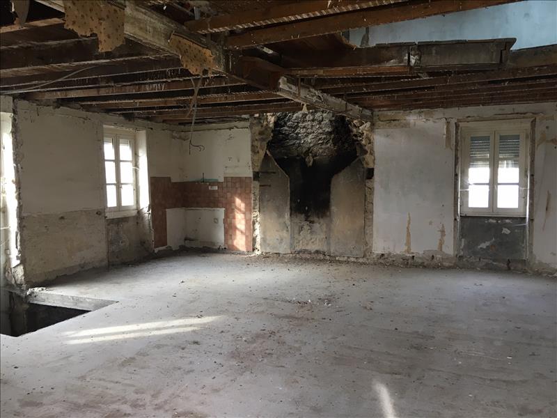 Maison - 1 pièce - 70 m² - EYREIN (19)