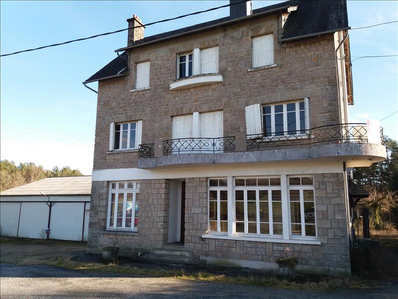 Maison - 10 pièces - 300 m² - EYREIN (19)