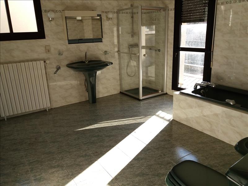 Maison - 10 pièces - 300 m² - EYREIN (19)